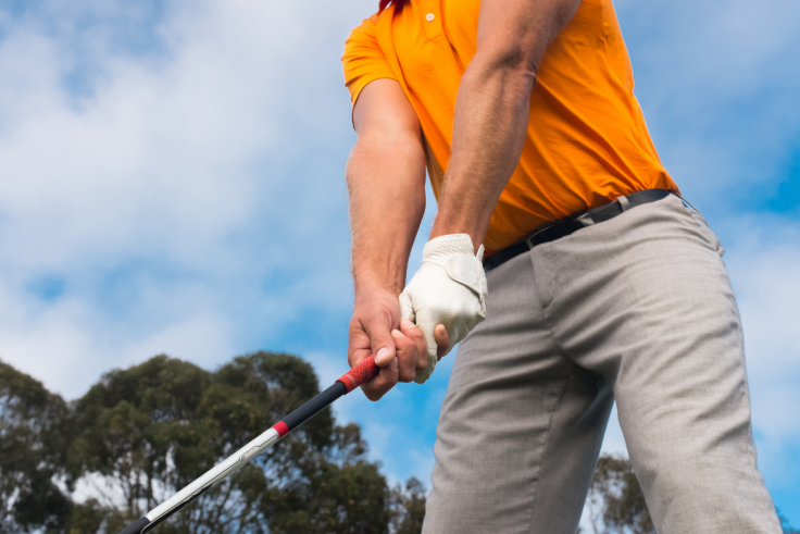 Como segurar corretamente um taco de golfe